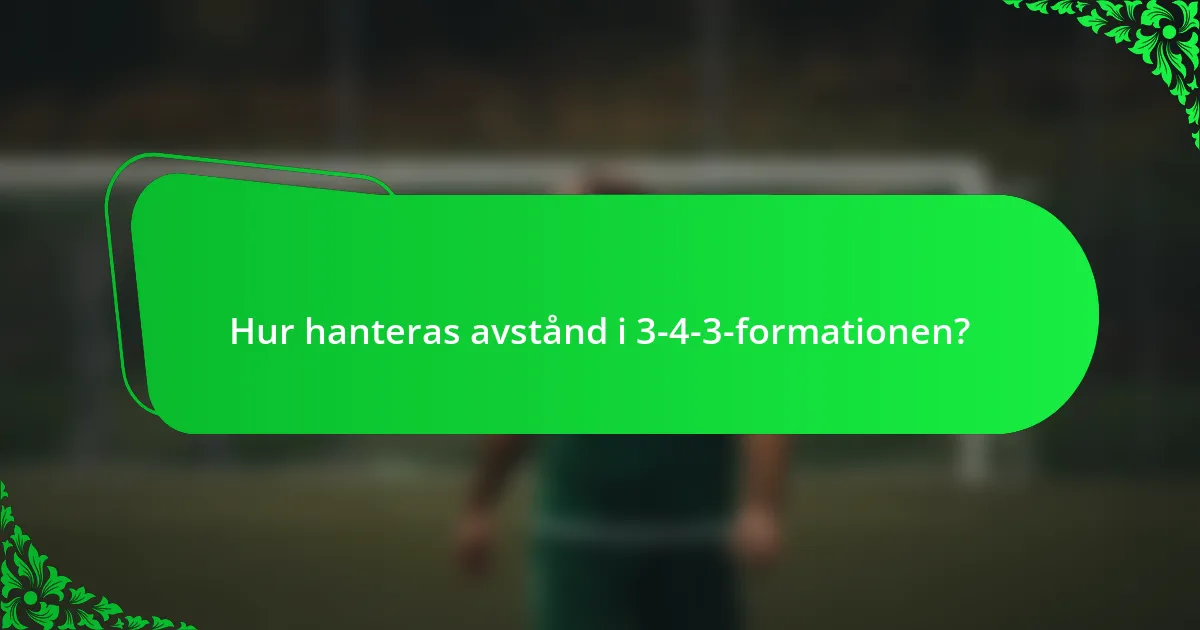 Hur hanteras avstånd i 3-4-3-formationen?